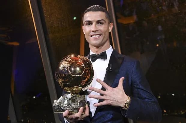 Ile razy Ronaldo dostał Złotą Piłkę? Zaskakujące fakty o legendzie futbolu Ile razy Ronaldo dostał Złotą Piłkę? Zaskakujące fakty o legendzie futbolu
