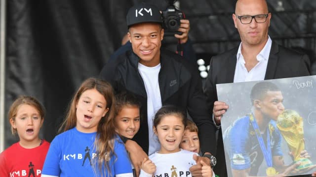 Czy Kylian Mbappé ma dzieci? Zaskakujące fakty o jego życiu osobistym Czy Kylian Mbappé ma dzieci? Zaskakujące fakty o jego życiu osobistym