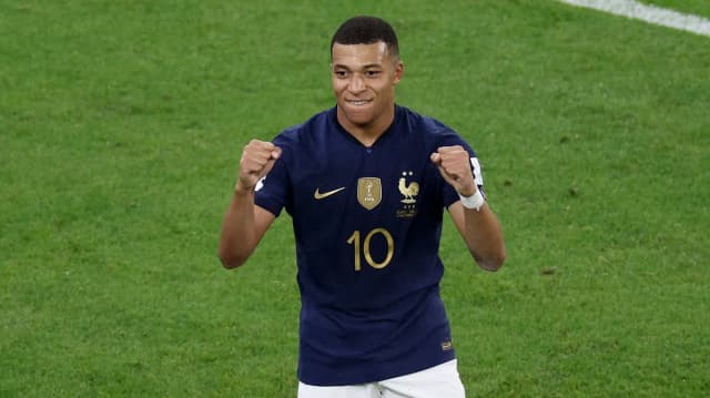 Najszybszy piłkarz świata: Kylian Mbappé i jego niesamowita prędkość Najszybszy piłkarz świata: Kylian Mbappé i jego niesamowita prędkość