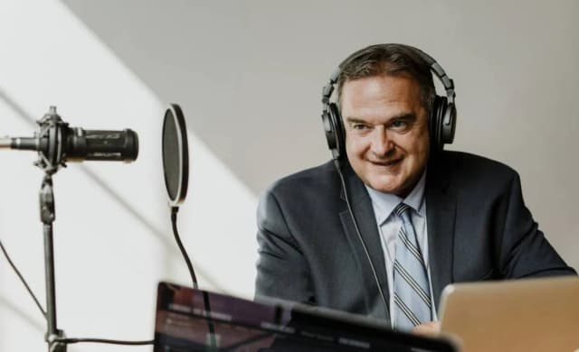 Zarobki komentatora sportowego w Polsce - co decyduje o wysokości wynagrodzenia? Zarobki komentatora sportowego w Polsce - co decyduje o wysokości wynagrodzenia?