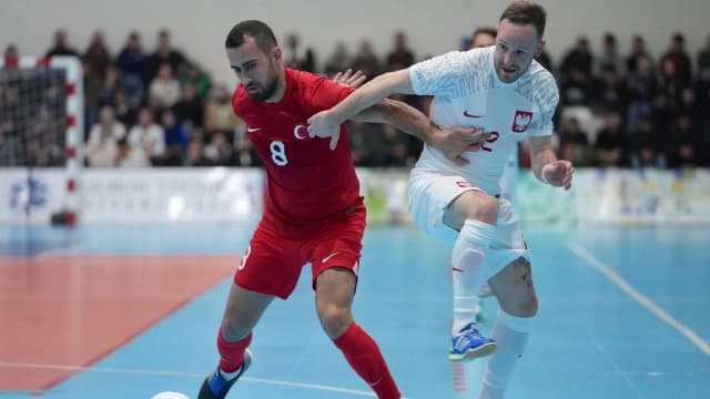 Ile zarabia zawodnik Ekstraklasy futsalu? Niewiarygodne różnice w wynagrodzeniach! Ile zarabia zawodnik Ekstraklasy futsalu? Niewiarygodne różnice w wynagrodzeniach!
