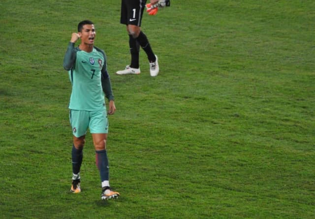 Zarobki Ronaldo na godzinę – jak oblicza się te niewiarygodne kwoty? Zarobki Ronaldo na godzinę – jak oblicza się te niewiarygodne kwoty?