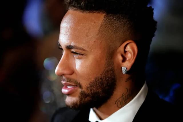Ile zarabia Neymar na minutę? Zaskakujące fakty o jego dochodach Ile zarabia Neymar na minutę? Zaskakujące fakty o jego dochodach