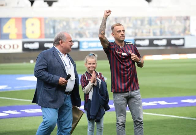 Ile zarabia Grosicki? Szokujące kwoty i jego decyzje w karierze. Ile zarabia Grosicki? Szokujące kwoty i jego decyzje w karierze.